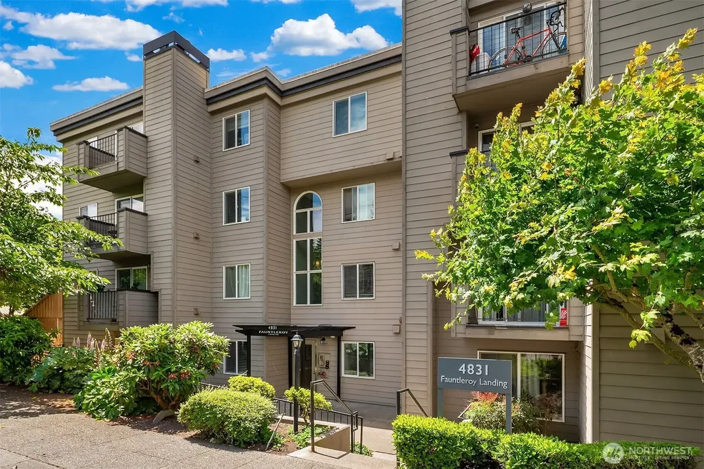 4831 Fauntleroy Way SW Seattle WA 98116