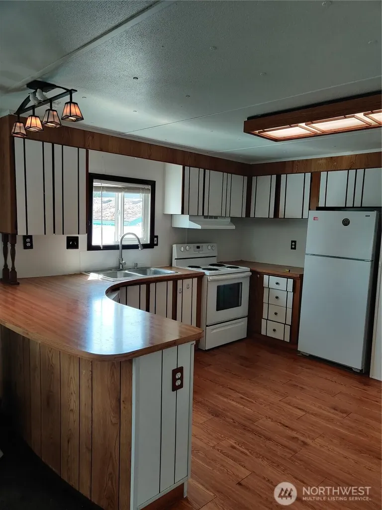 7031 NE 175th Street Kenmore WA 98028