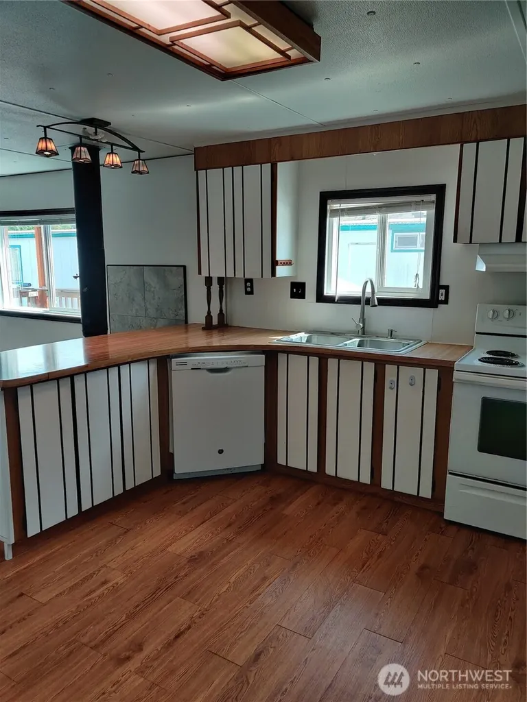 7031 NE 175th Street Kenmore WA 98028
