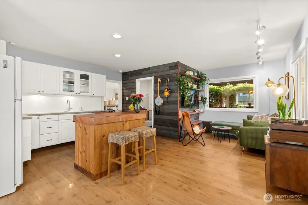 5405 25th Avenue SW Seattle WA 98106