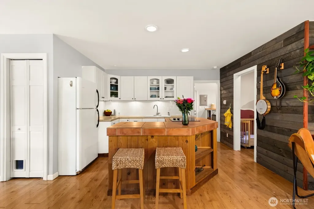 5405 25th Avenue SW Seattle WA 98106