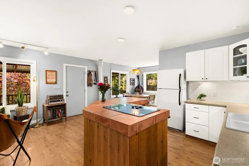 5405 25th Avenue SW Seattle WA 98106