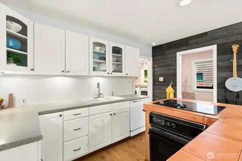 5405 25th Avenue SW Seattle WA 98106