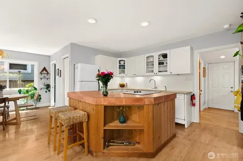 5405 25th Avenue SW Seattle WA 98106