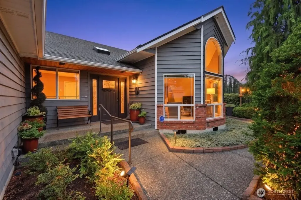 1123 SW Kalama Lp Oak Harbor WA 98277