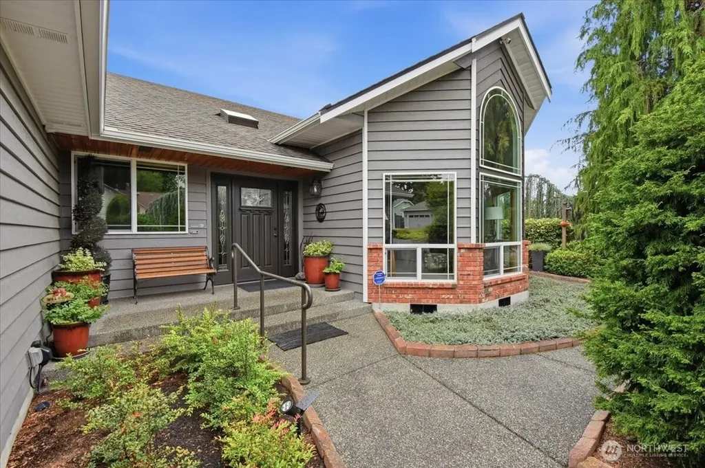 1123 SW Kalama Lp Oak Harbor WA 98277