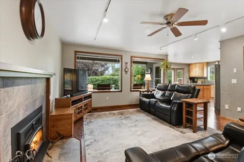 1123 SW Kalama Lp Oak Harbor WA 98277