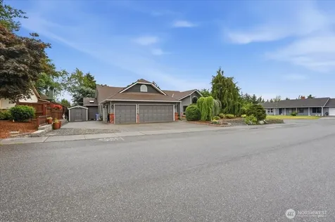 1123 SW Kalama Lp Oak Harbor WA 98277