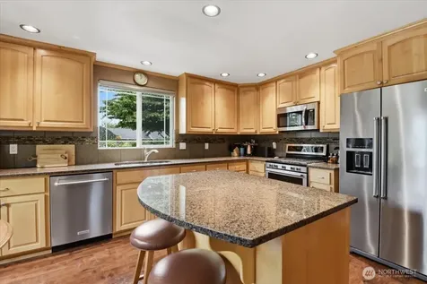 1123 SW Kalama Lp Oak Harbor WA 98277