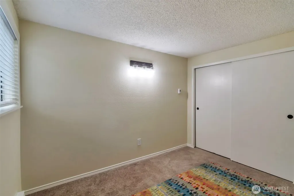 19115 Ballinger Way NE Lake Forest Park WA 98155
