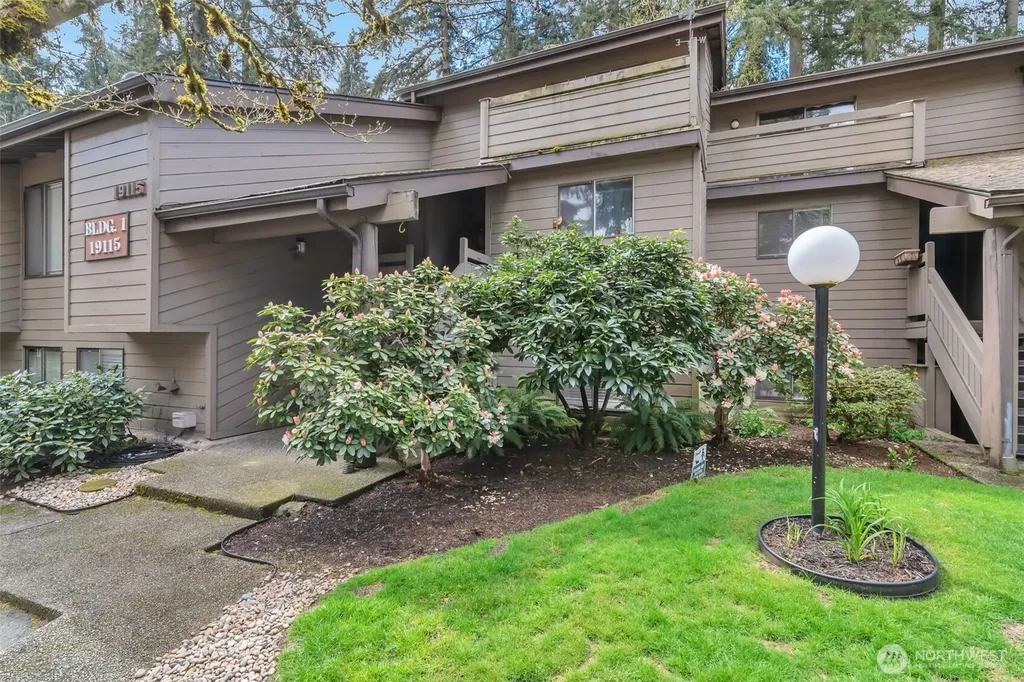 19115 Ballinger Way NE Lake Forest Park WA 98155