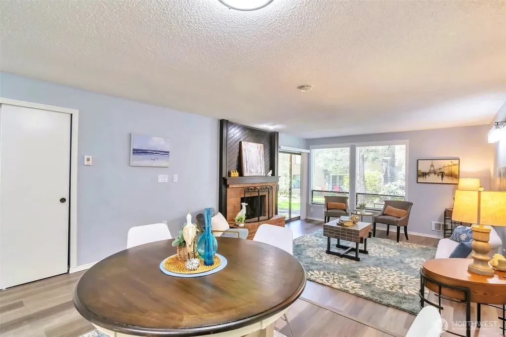 19115 Ballinger Way NE Lake Forest Park WA 98155