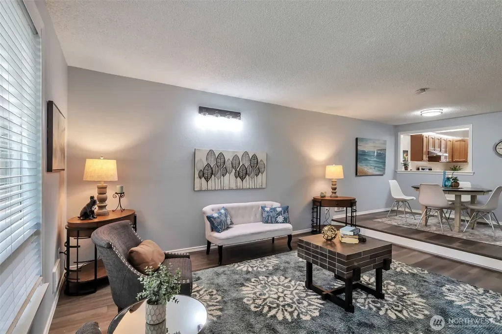 19115 Ballinger Way NE Lake Forest Park WA 98155