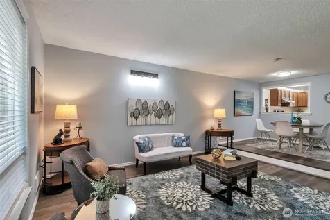 19115 Ballinger Way NE Lake Forest Park WA 98155
