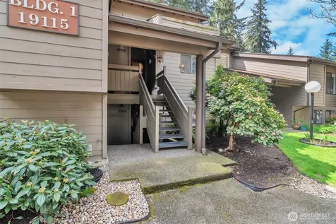 19115 Ballinger Way NE Lake Forest Park WA 98155