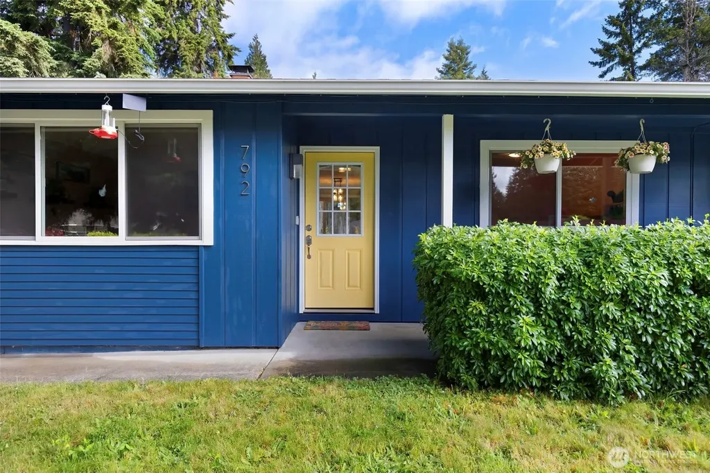 792 NW Firglade Drive Bremerton WA 98311