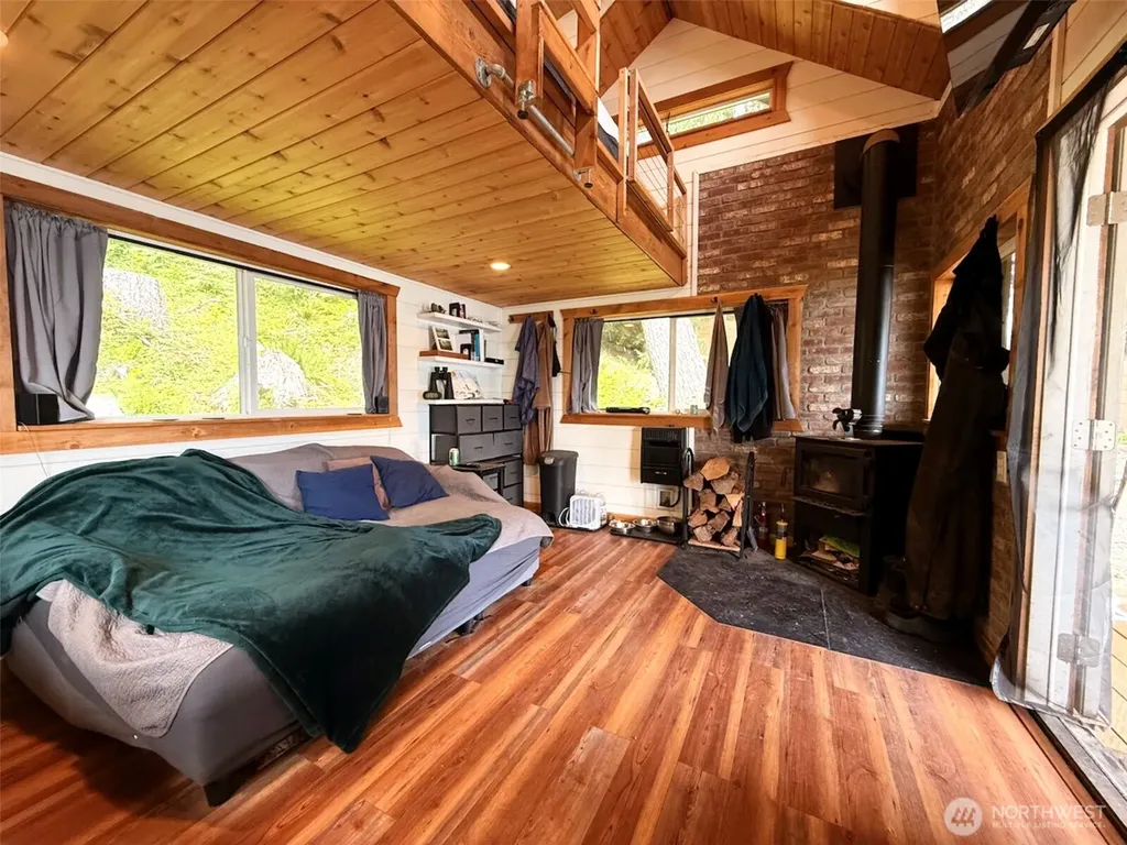 1910 W Cushman Ridge Drive Hoodsport WA 98548