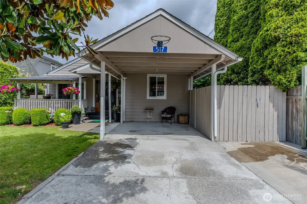 517 E Hazel Avenue Burlington WA 98233