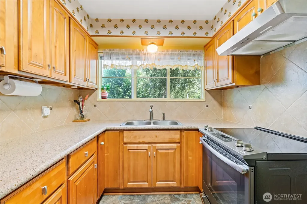 971 19th Avenue Longview WA 98632