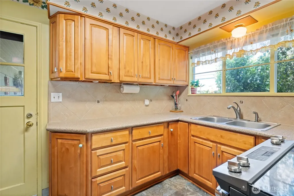 971 19th Avenue Longview WA 98632