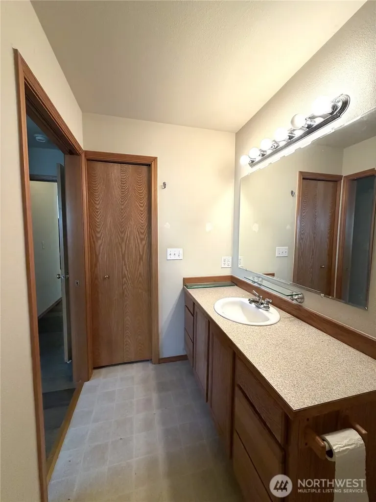 719 Wakina Loop SE Ocean Shores WA 98569