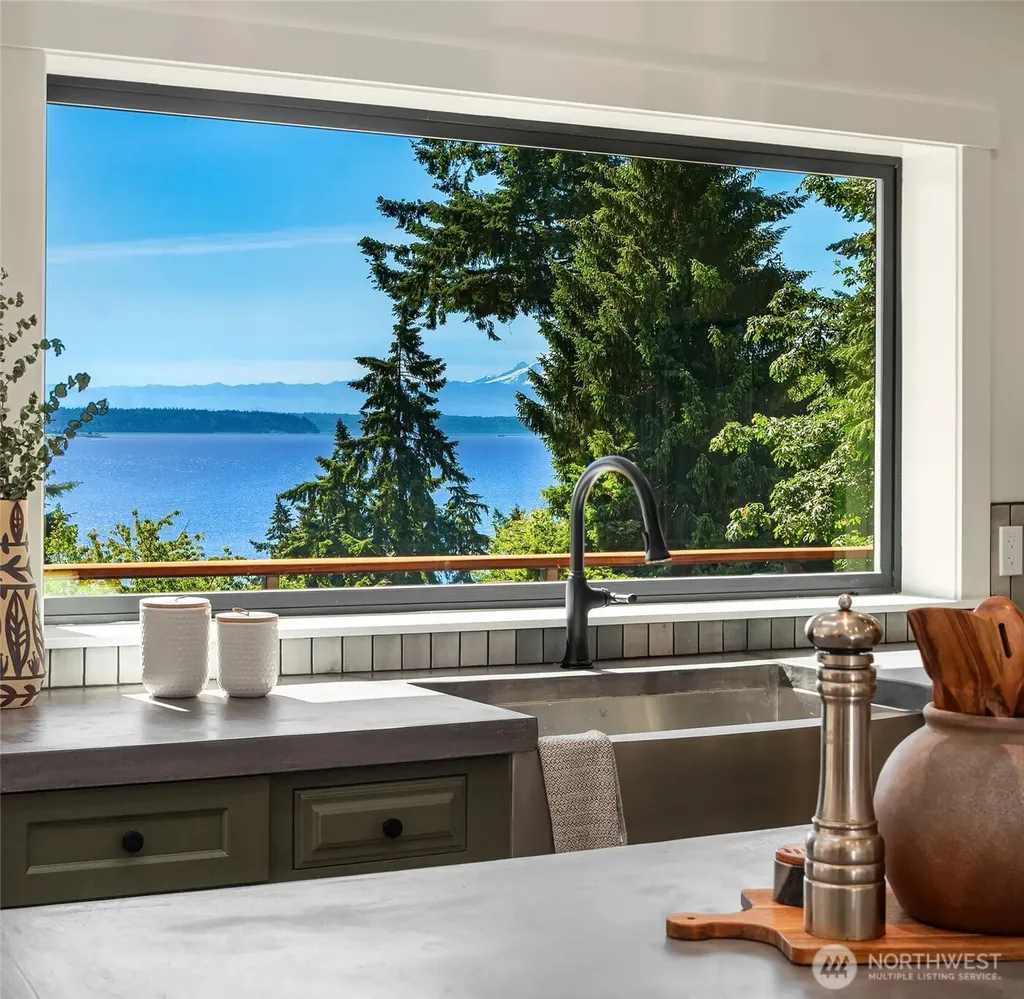 10014 SW 122nd Place Vashon WA 98070