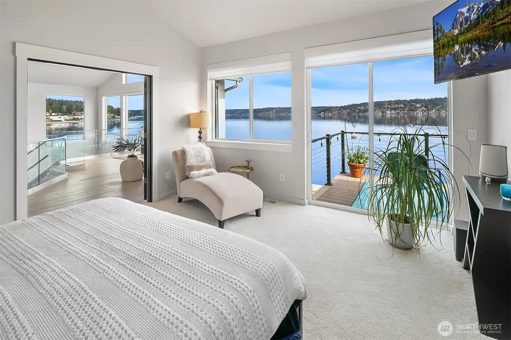 3828 W Lake Sammamish Parkway SE Bellevue WA 98008