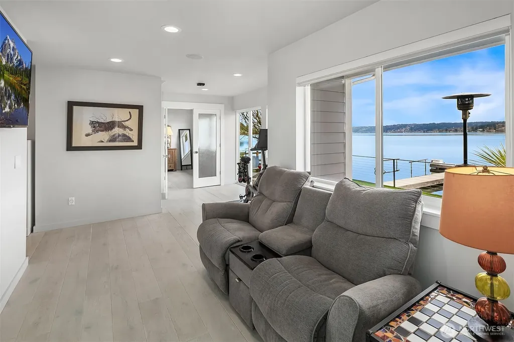 3828 W Lake Sammamish Parkway SE Bellevue WA 98008