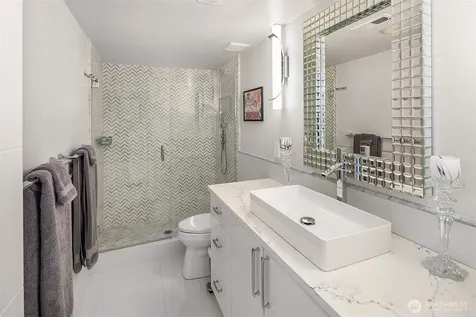 3828 W Lake Sammamish Parkway SE Bellevue WA 98008