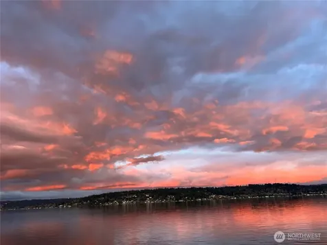 3828 W Lake Sammamish Parkway SE Bellevue WA 98008