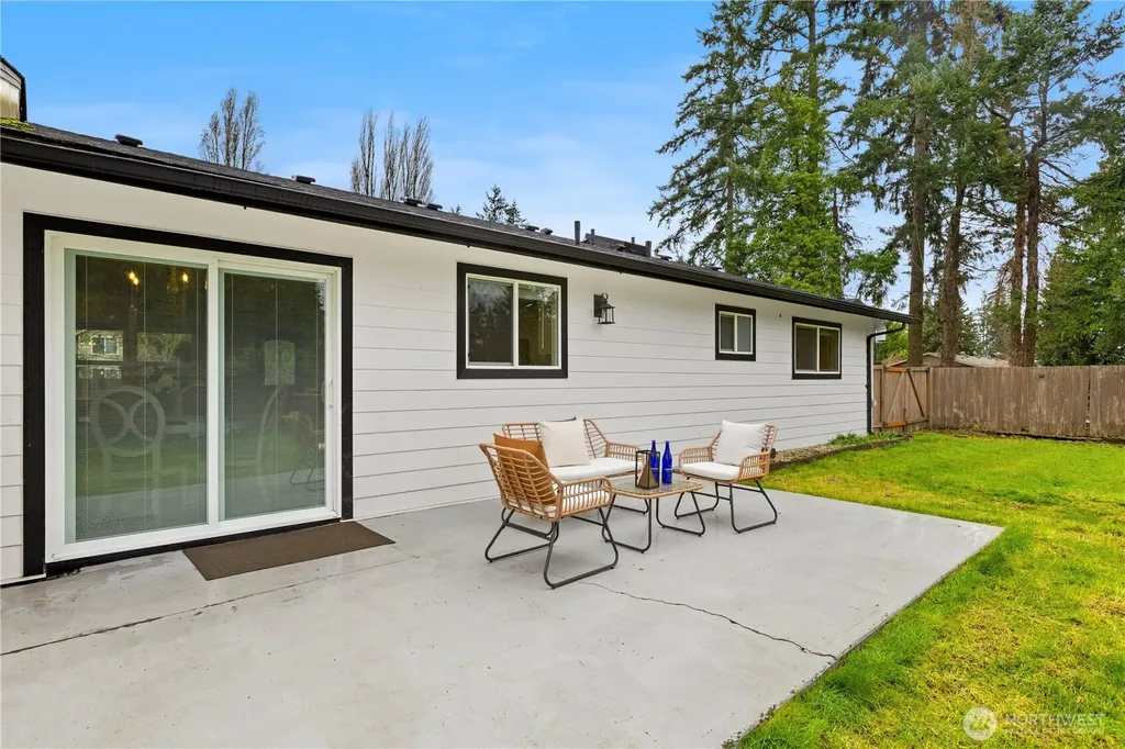 35844 13th Avenue SW Federal Way WA 98126