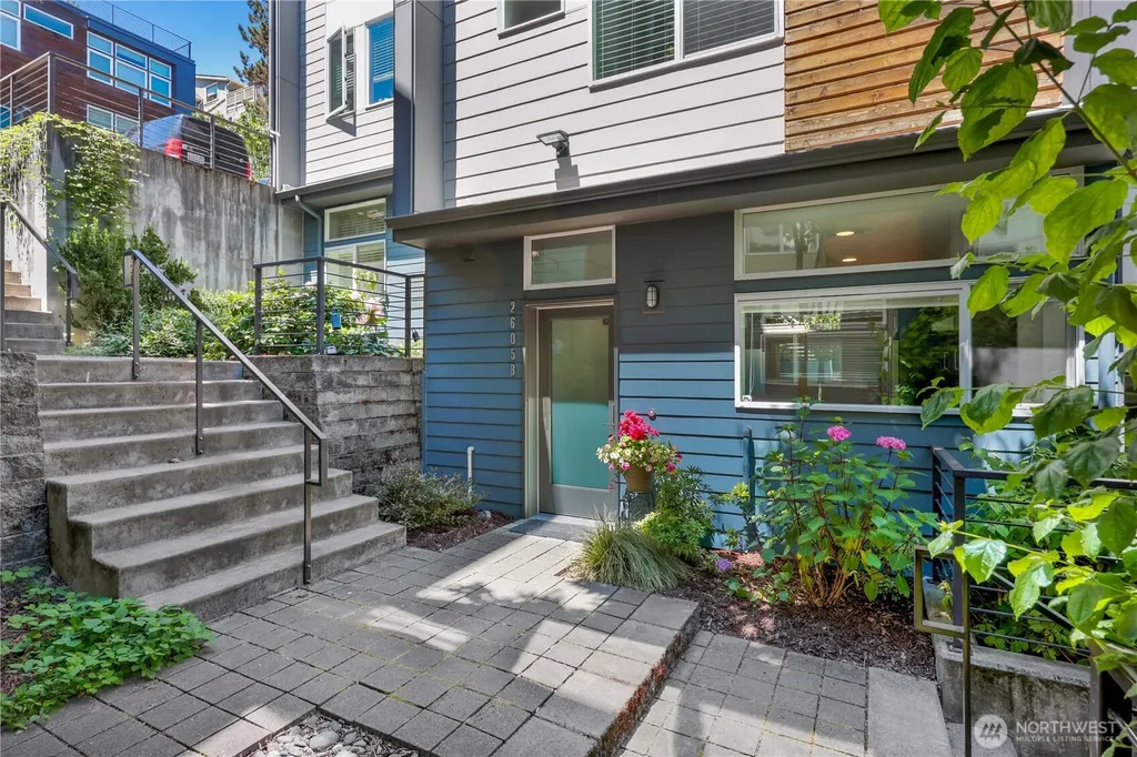 2605 22nd Ave W Unit B Seattle WA 98199
