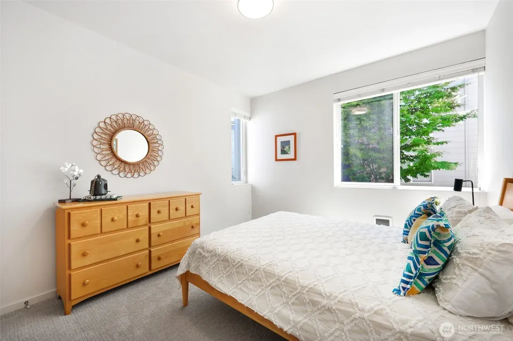 2605 22nd Ave W Unit B Seattle WA 98199