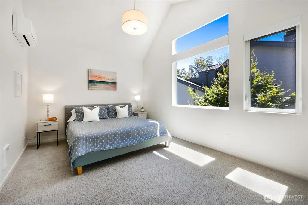 2605 22nd Ave W Unit B Seattle WA 98199