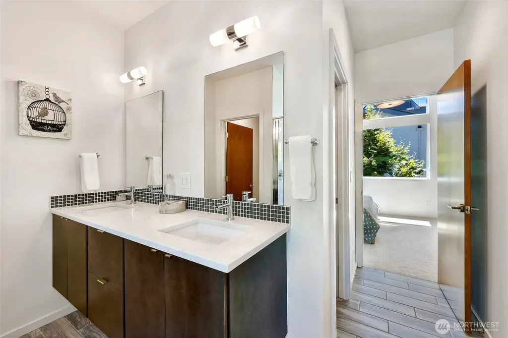 2605 22nd Ave W Unit B Seattle WA 98199