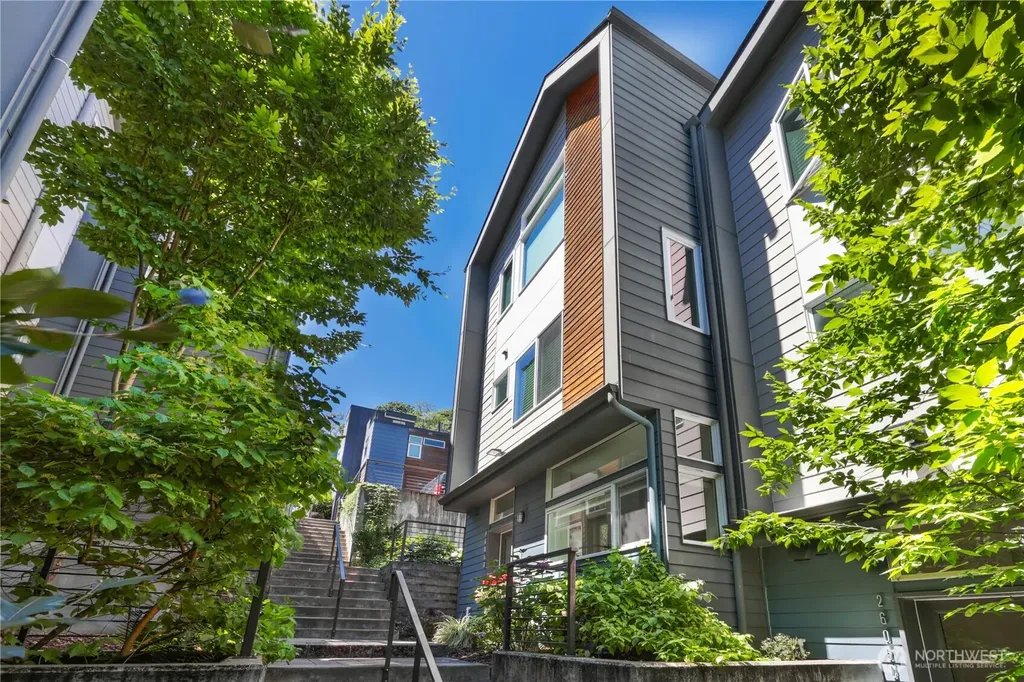 2605 22nd Ave W Unit B Seattle WA 98199