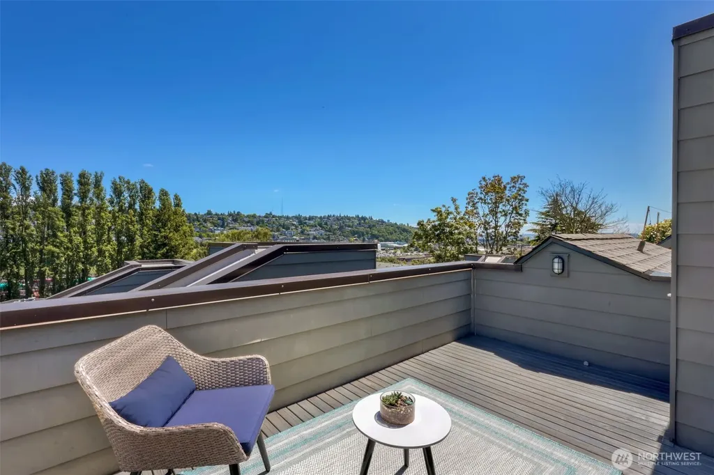 2605 22nd Ave W Unit B Seattle WA 98199