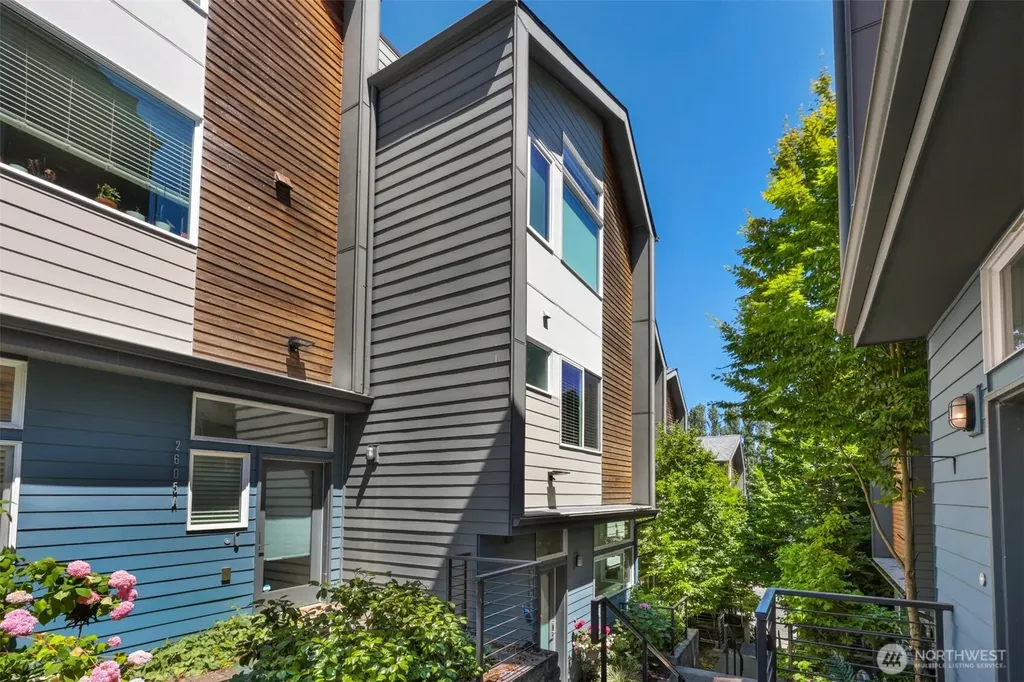 2605 22nd Ave W Unit B Seattle WA 98199