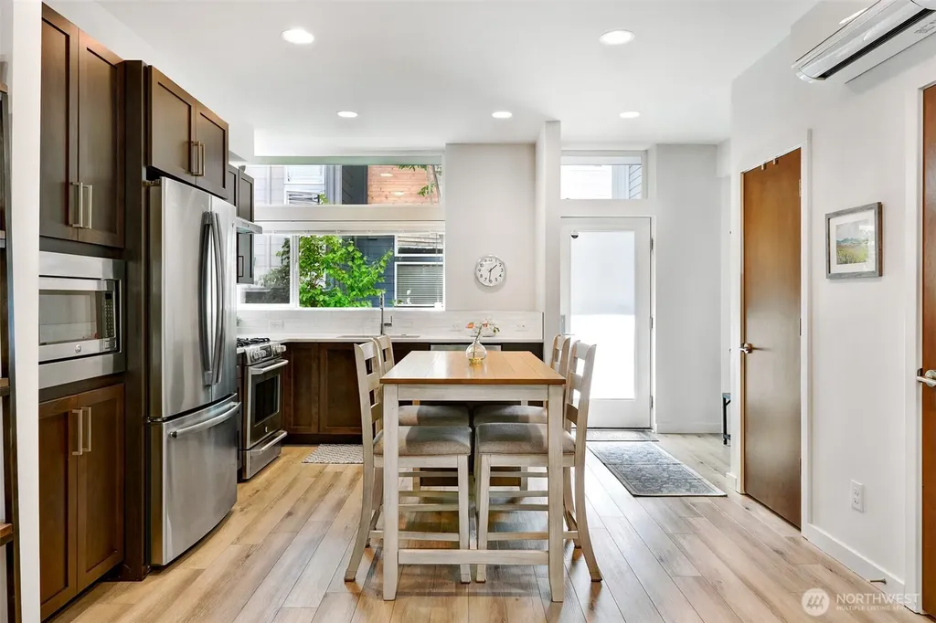 2605 22nd Ave W Unit B Seattle WA 98199