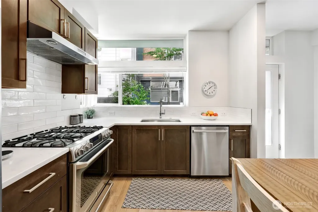 2605 22nd Ave W Unit B Seattle WA 98199