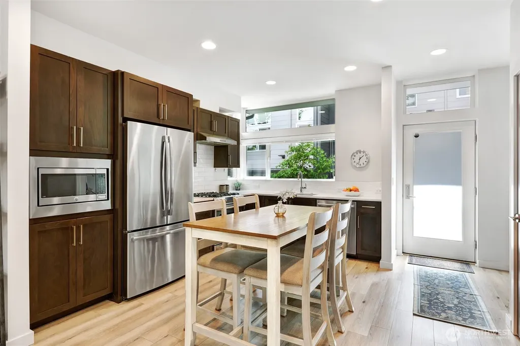 2605 22nd Ave W Unit B Seattle WA 98199