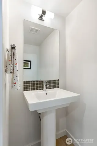 2605 22nd Ave W Unit B Seattle WA 98199