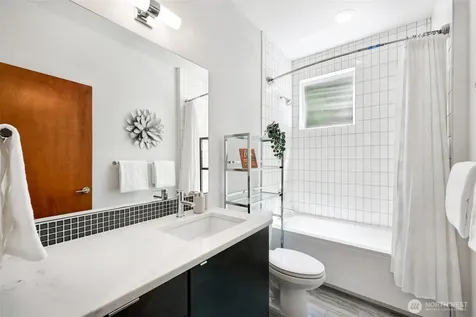 2605 22nd Ave W Unit B Seattle WA 98199