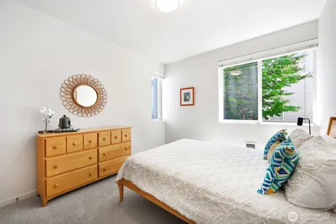 2605 22nd Ave W Seattle WA 98199
