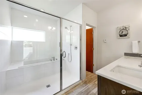 2605 22nd Ave W Unit B Seattle WA 98199