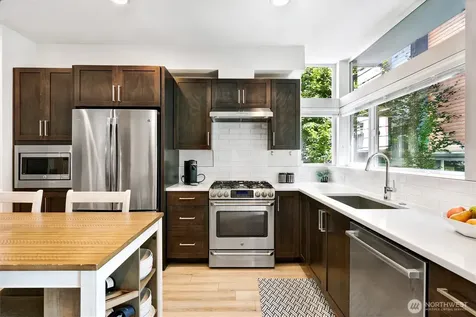 2605 22nd Ave W Unit B Seattle WA 98199