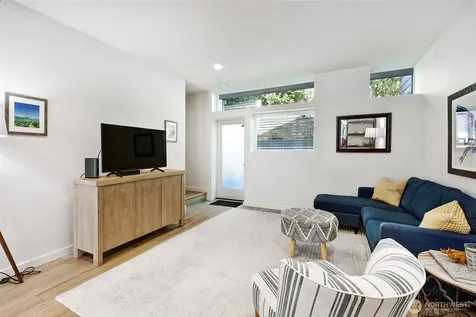 2605 22nd Ave W Unit B Seattle WA 98199