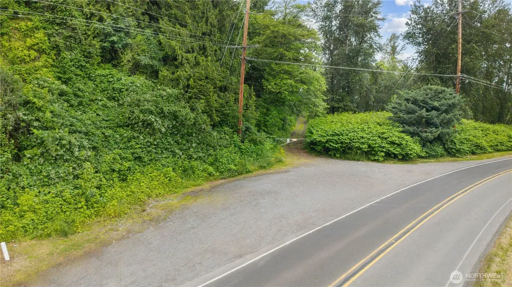 3304 E Pioneer Puyallup WA 98372