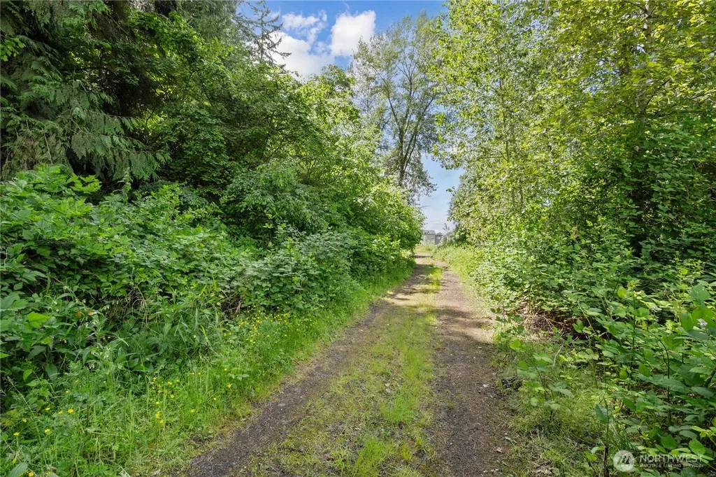 3304 E Pioneer Puyallup WA 98372