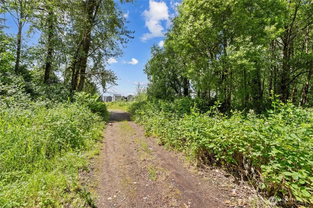 3304 E Pioneer Puyallup WA 98372